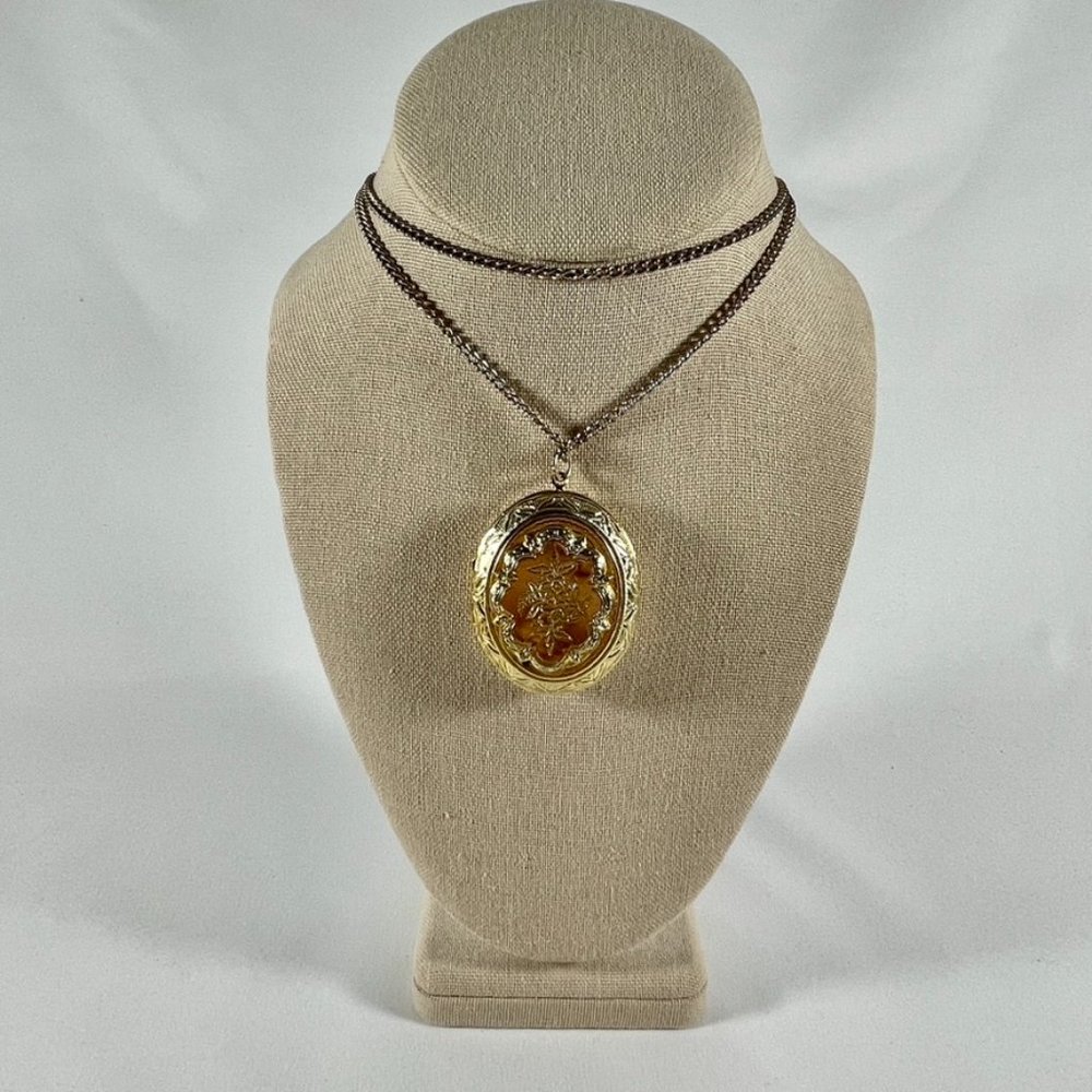 Pendant Gold Tone Sweetheart Locket W/"Over The Head" GT Chain W/15" Drop